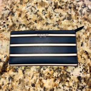 NWT KATE SPADE Large Slim Bifold Wallet💙🤍🖤